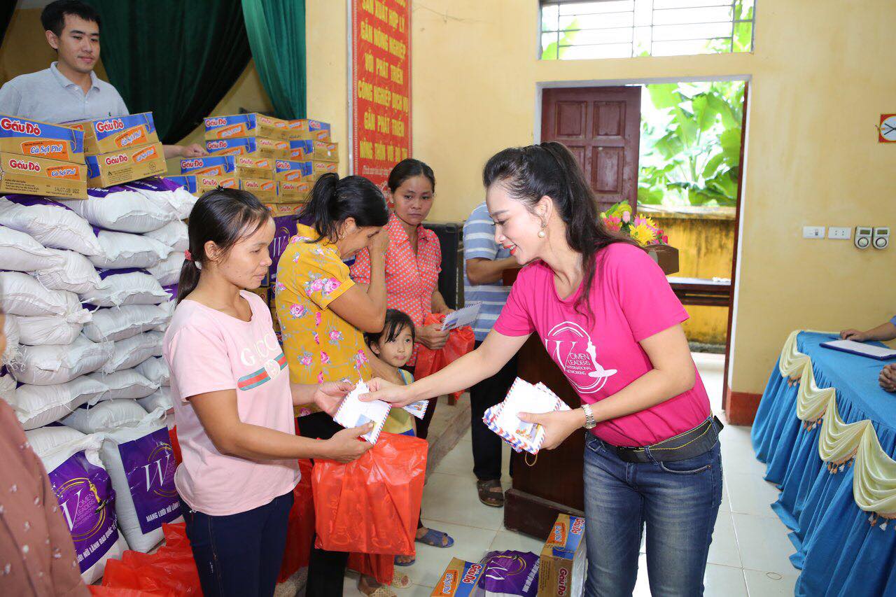 Những hành động đẹp và tấm lòng yêu thương người của Bà Hoàng Thanh Tâm - TCHĐQT ISD CORP trong đợt lụt vừa qua.